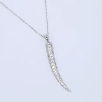 alta qualidade 925 prata esterlina micro pave cz claro preto zirconia cúbico mulheres chifre colar pingente